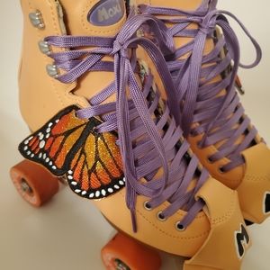 🍑 Moxi Beach Bunny Roller Skates Peach Blanket Size 6 Monarch Butterfly